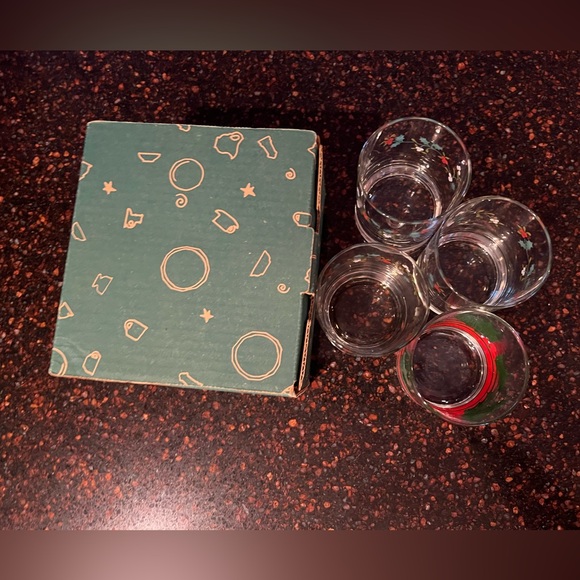 Pfaltzgraff Winterberry Festive Glass Set - Picture 7 of 8